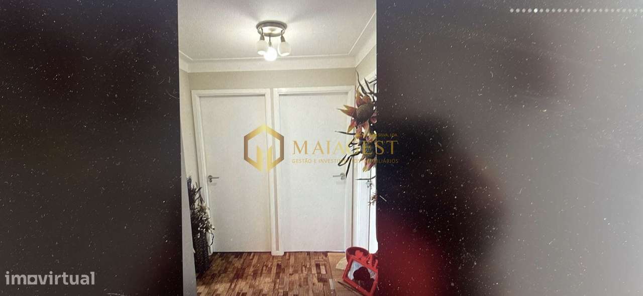 Apartamento T2 com cozinha equipada e varanda em Rio Tinto-13