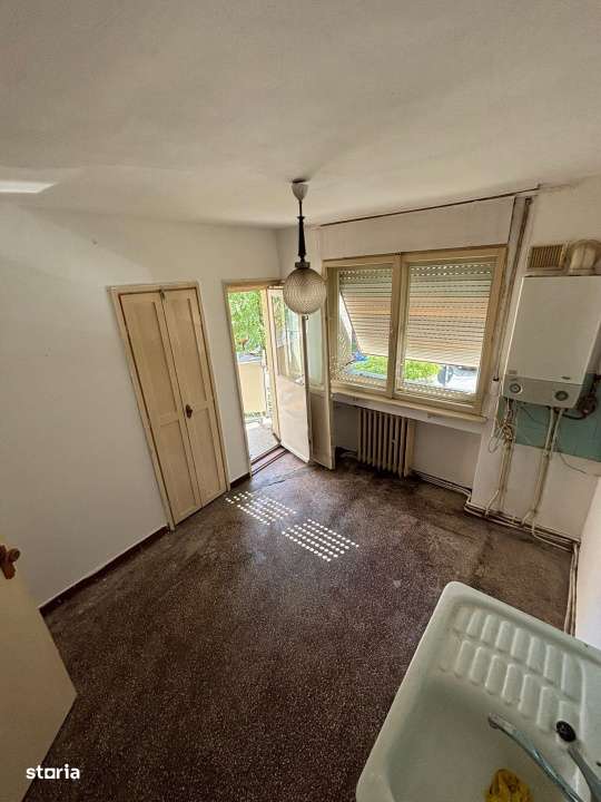 Apartament 3 camere, 68 mp, etaj 1 , Mic.16 , Lalelei colti cu Muncii-4