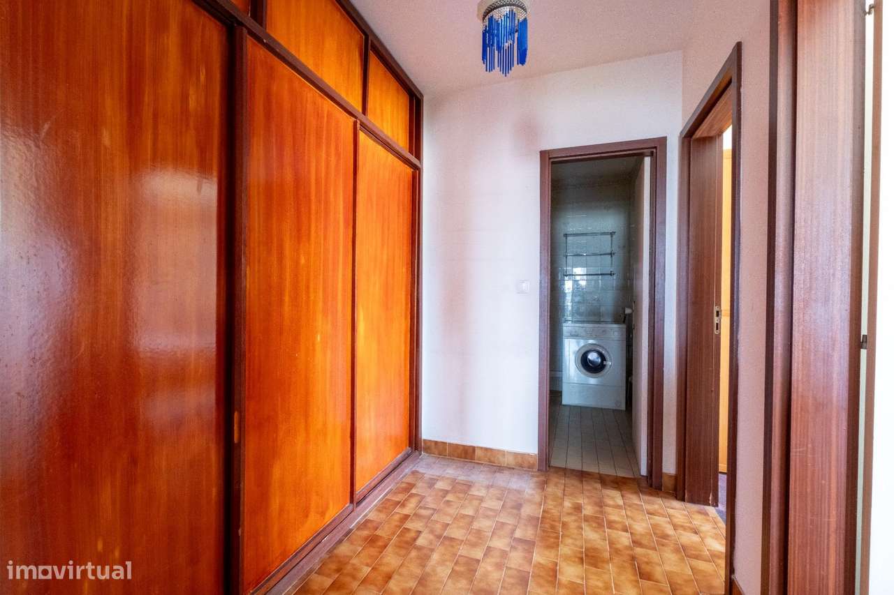 T2 com Vista Desafogada e Arrecadação | Santo António dos...-6