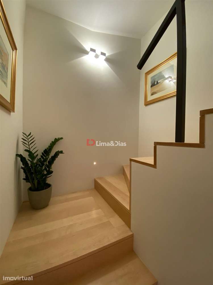 Moradia de Luxo T-3 à praia da Madalena-26