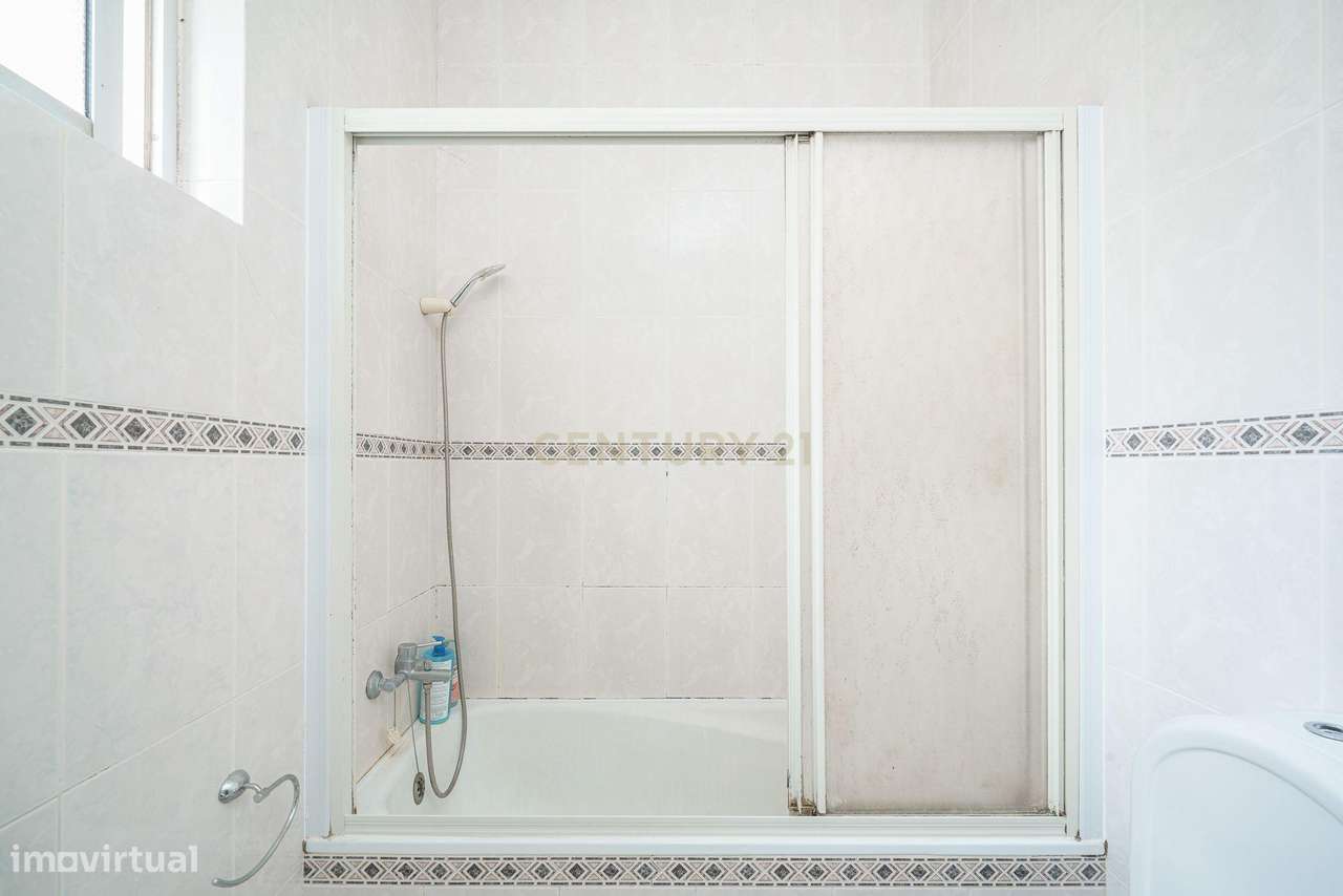 Apartamento T4 Transformado em T3 situado no bairro do Montalvão -Setú-21