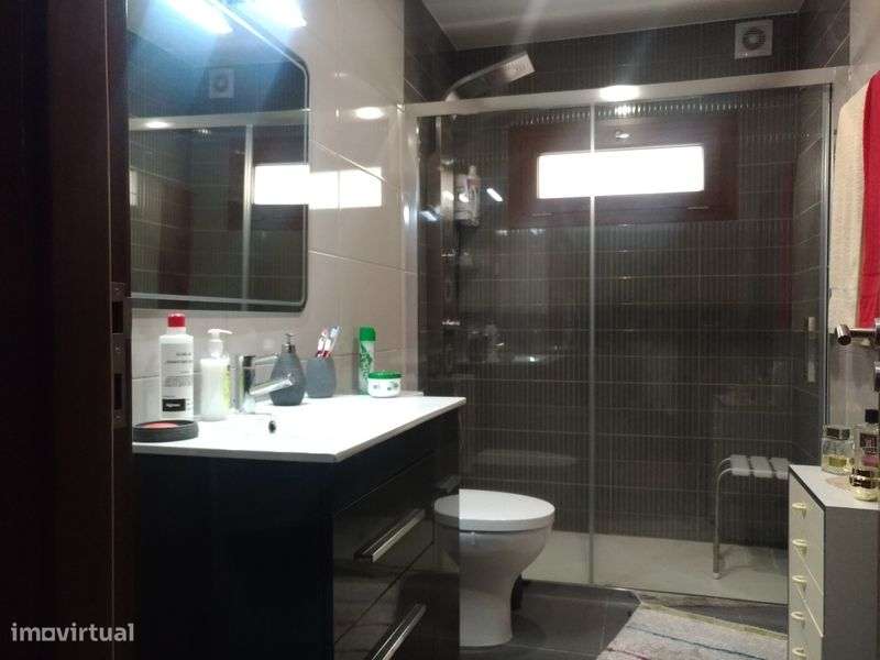 Moradia com logradouro e terreno de cultivo - Grande imagem: 4/8