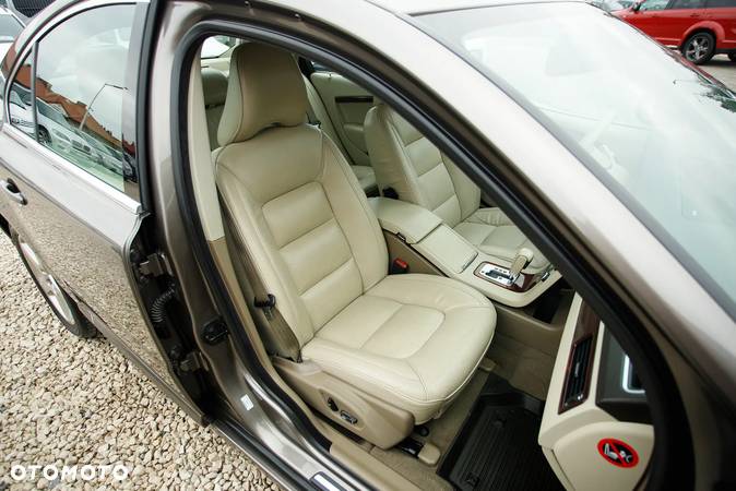 Volvo S80 3.2 AWD Summum - 32