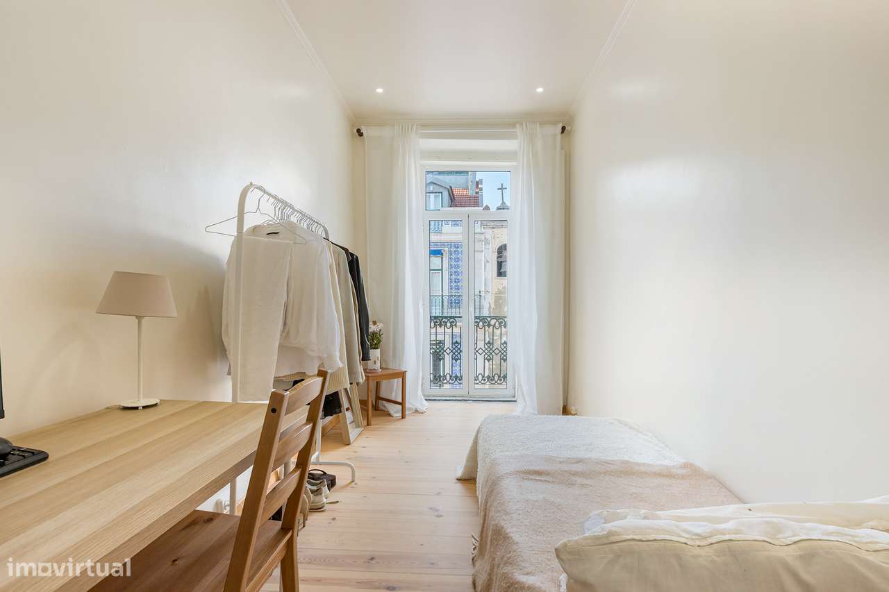 Apartamento T3 com vista desafogada entre Santa Catarina e Chiado-7