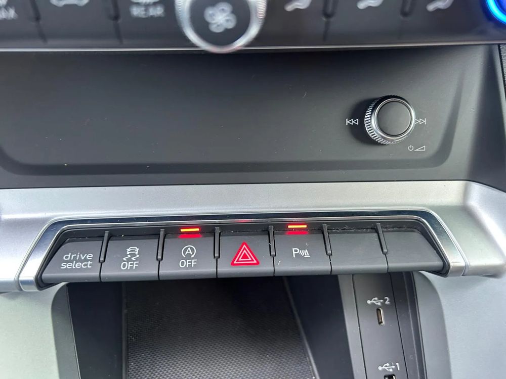 Audi Q3 - foto 17