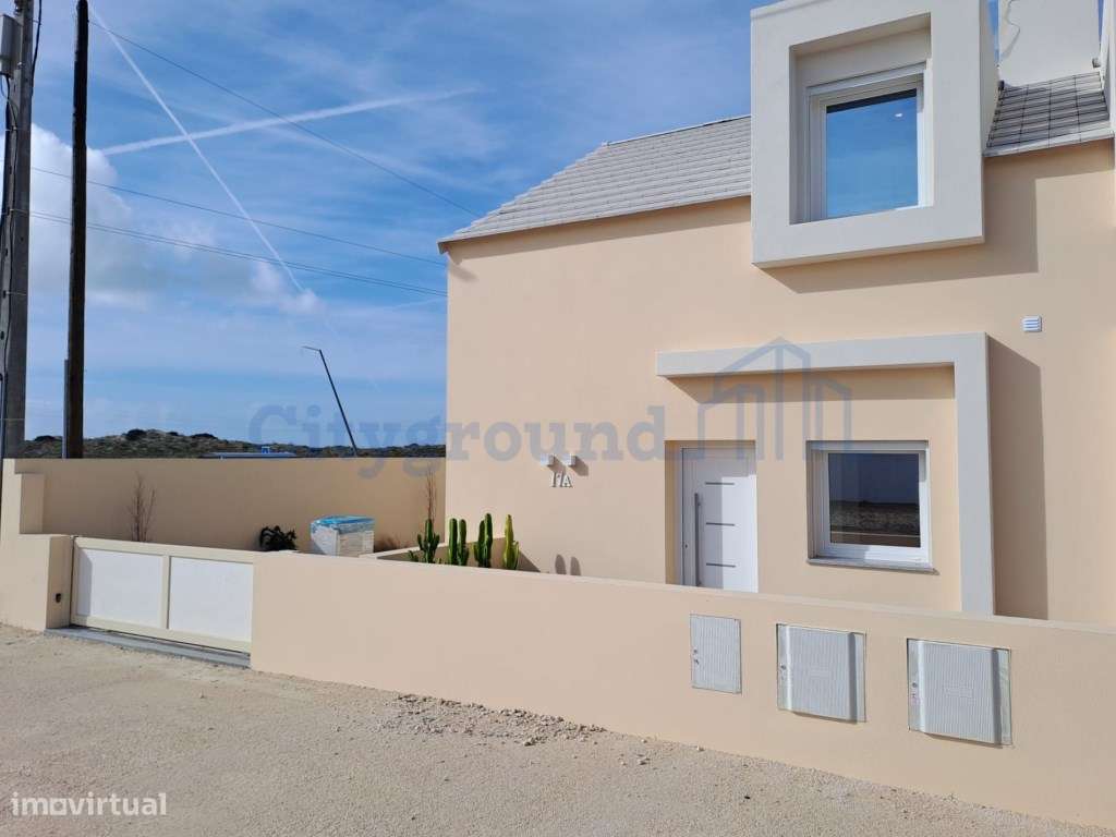 Moradia Geminada com 2 suítes junto à praia dos Supertubos-18