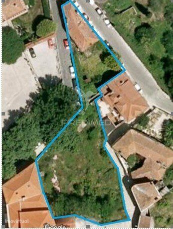 Terreno urbano com 1600m2 na Vila de Sintra