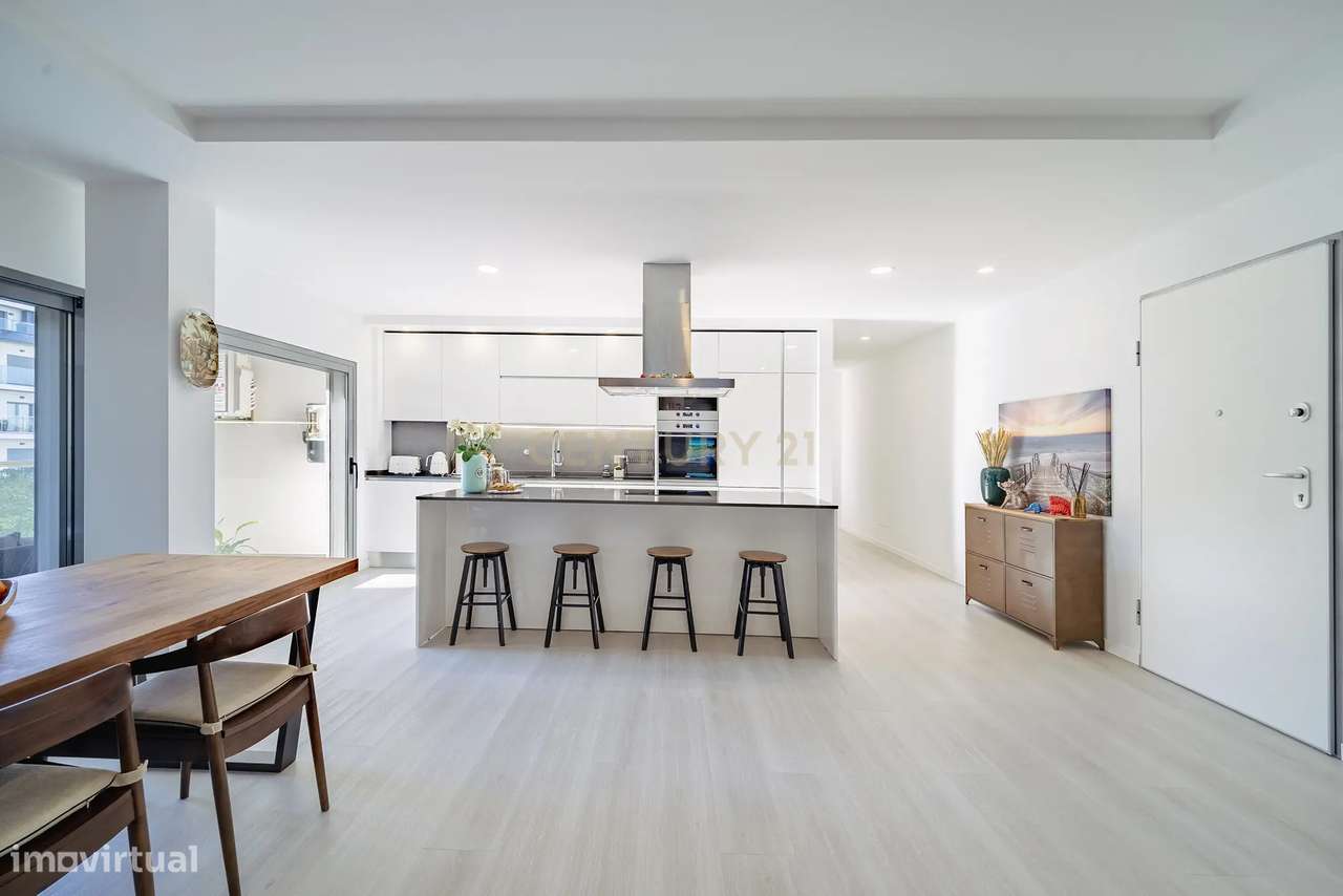 APARTAMENTO T3 COM VARANDA E PARQUEAMENTO- QUINTA DE SANTA TERESA – CH - Grande imagem: 4/52