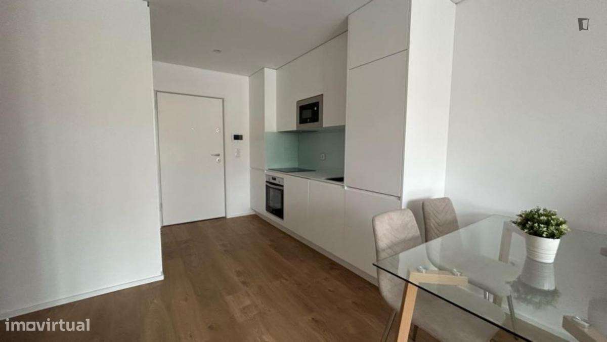 Apartamento com 1 quartos - localizado em Paranhos Porto - Grande imagem: 4/10