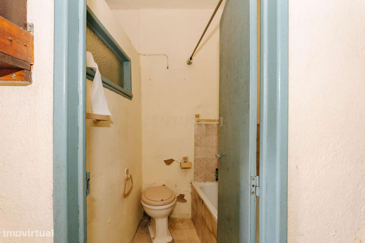 2 moradias para recuperar, com terreno, em Alverca.-29