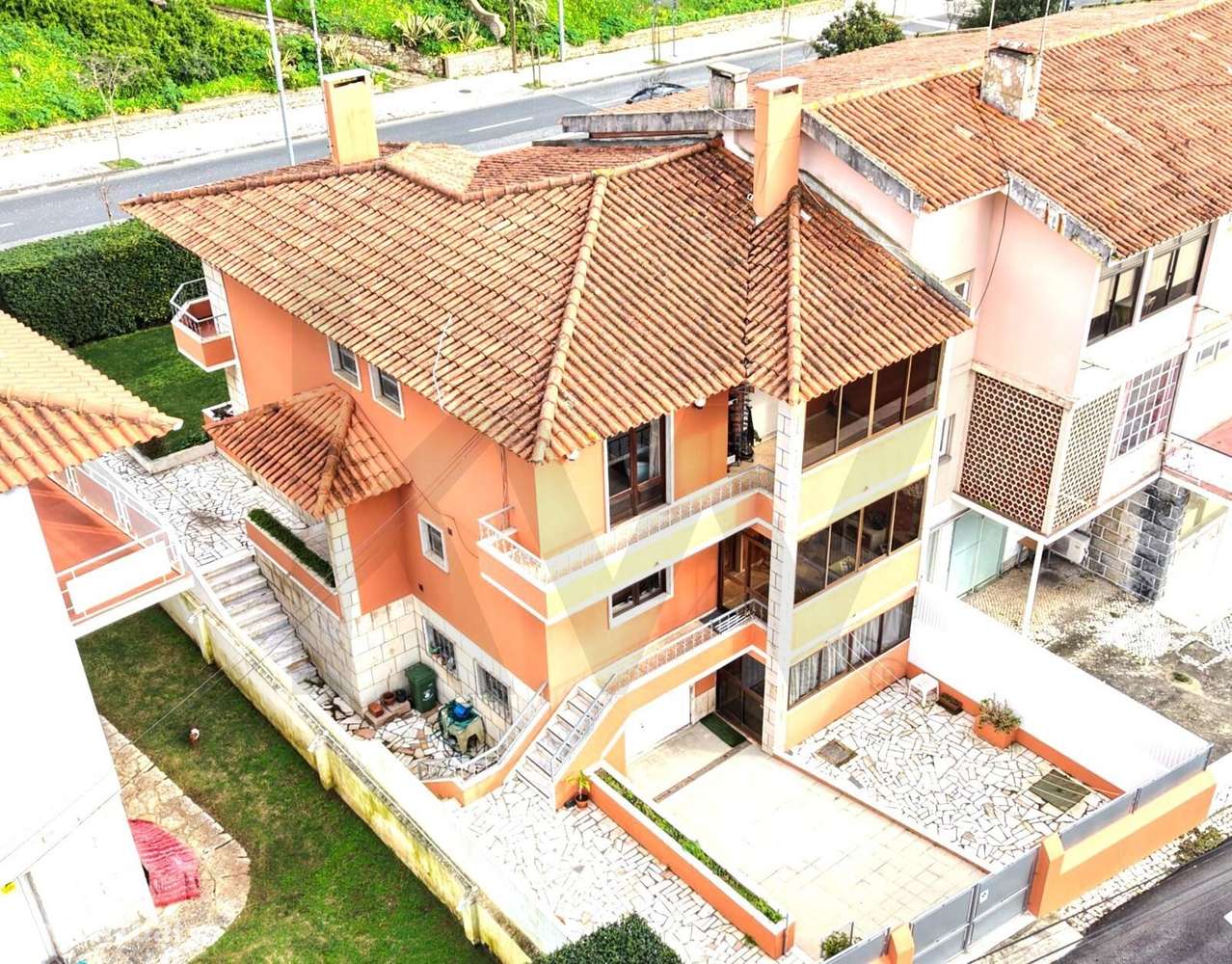 Moradia T4+1 com jardim e garagem para 3 carros na Av. de Sintra, Casc - Grande imagem: 4/60