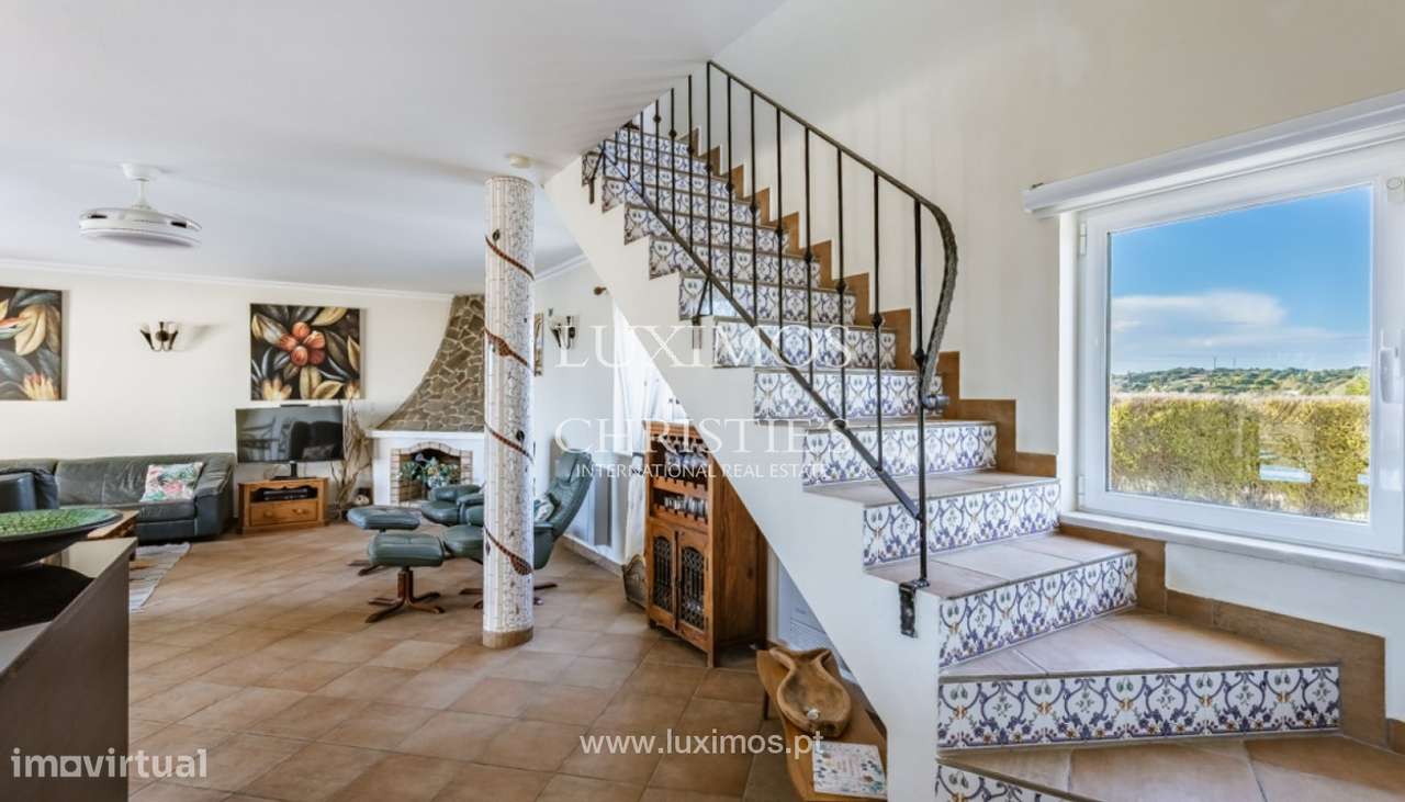 Moradia com piscina e garagem para venda em Salema, Algarve - Grande imagem: 5/26