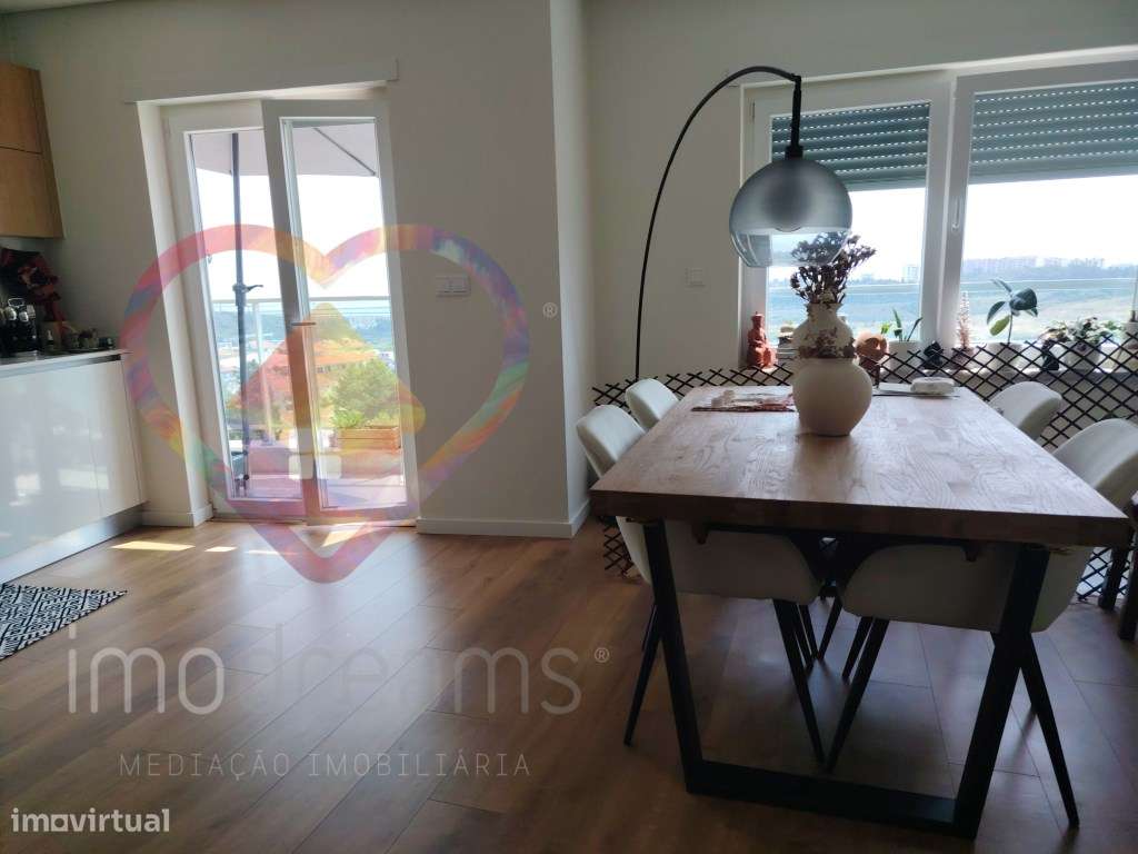 Apartamento T2 , Ultimo Piso, com vista Rio Tejo em Vialonga - Lisboa-4