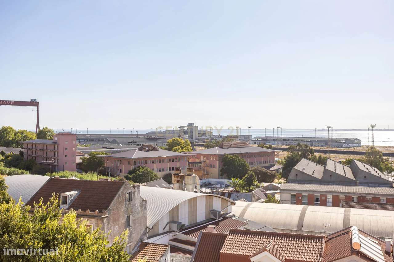 Apartamento T3 em Almada com Excelente Localização-14