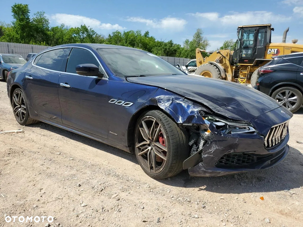 Maserati Quattroporte - 5