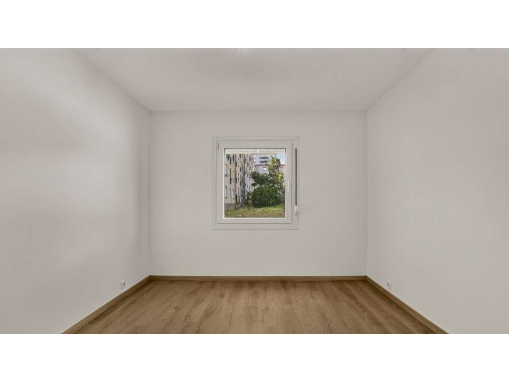Apartamento T2 Remodelado nos Olivais-6