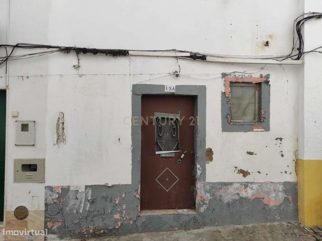 Prédio T2 em Campo Maior para recuperação - Grande imagem: 1/10