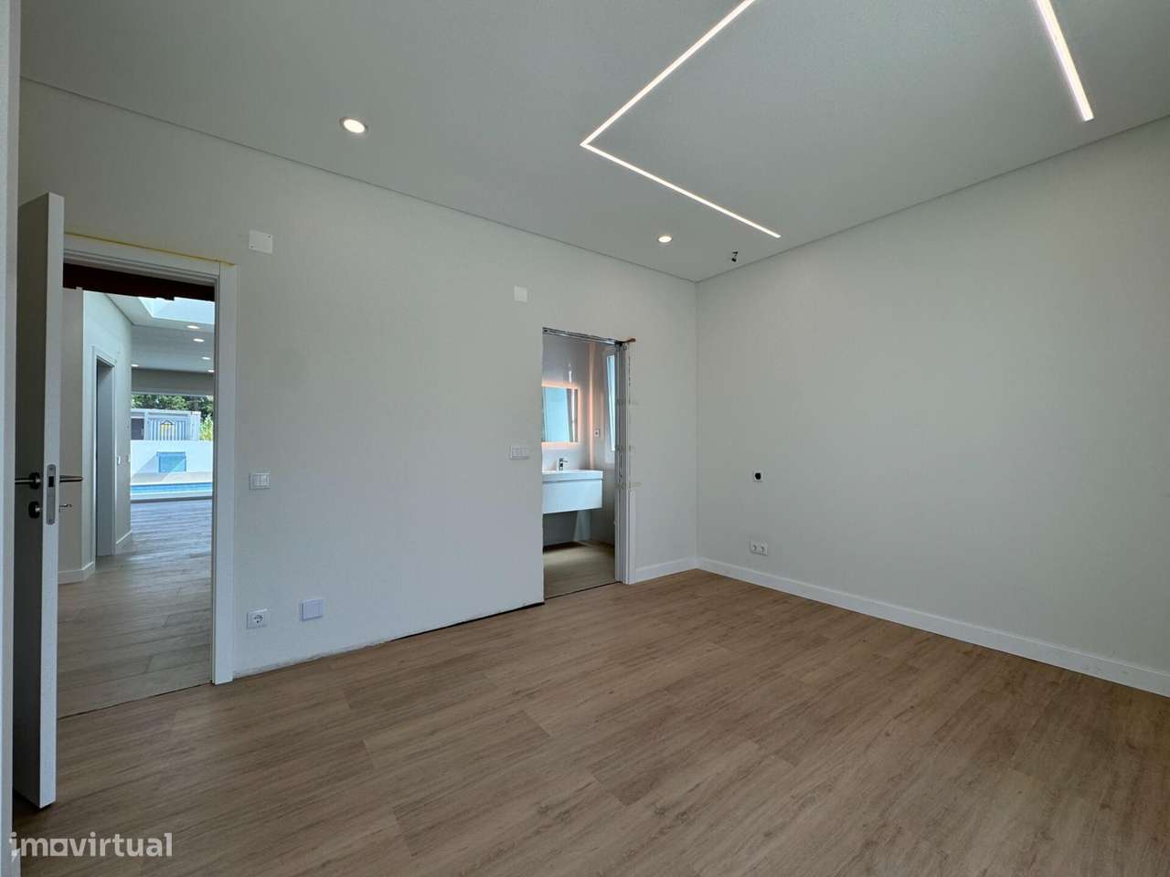 Nova Moradia T4 com Piscina na Vila de Azeitão-9