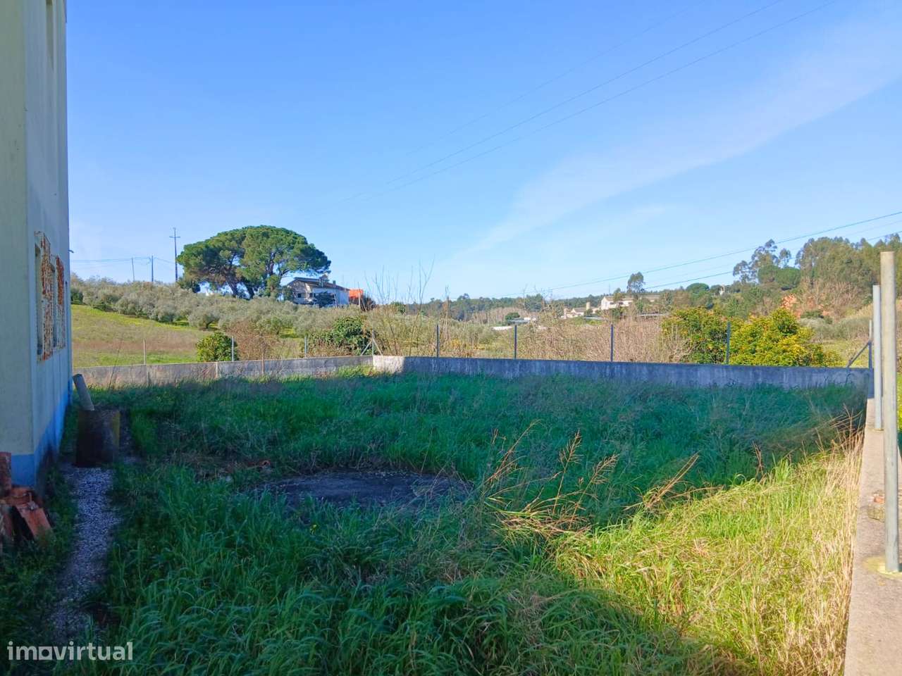 Prédio em Trêmes - Grande imagem: 2/13