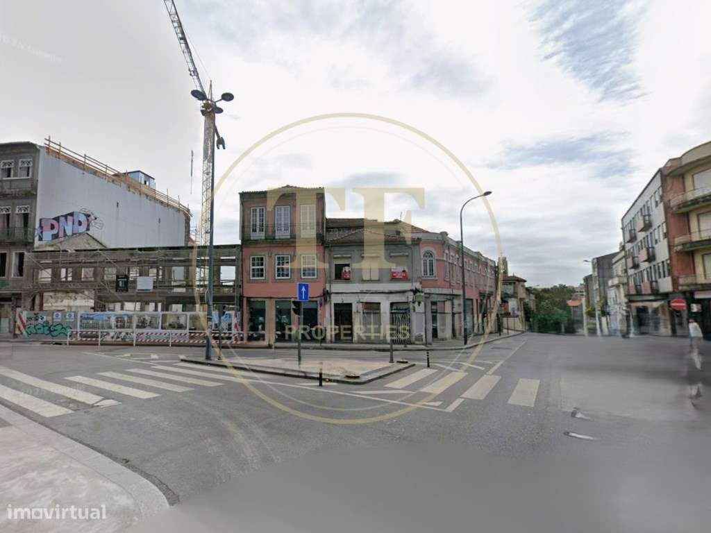 Apartamento T2+1 com 2 varandas, lugar de garagem e arrumos em Cedo...-9