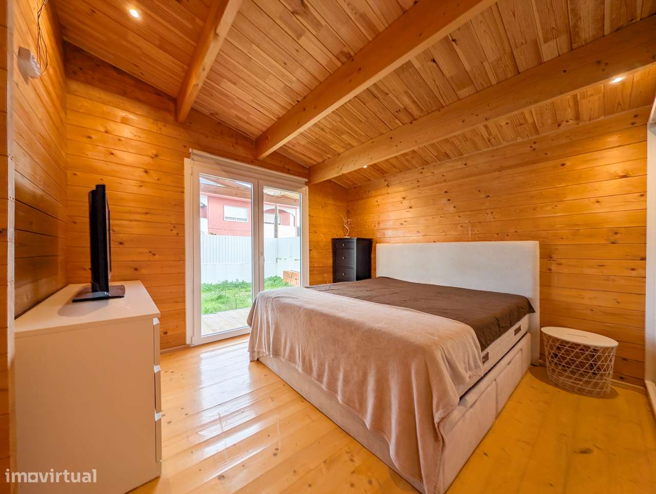 Terreno de 300 m² com moradia T4 em madeira – Charneca de Caparica-5