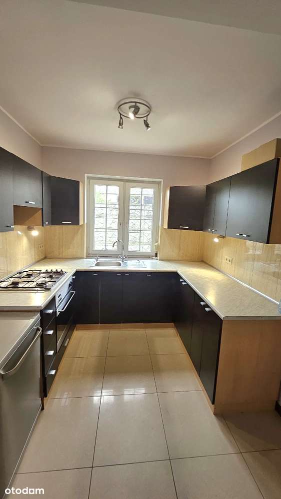 Otoczony naturą  rodzinny dom z możliwością inwestycyjną-19