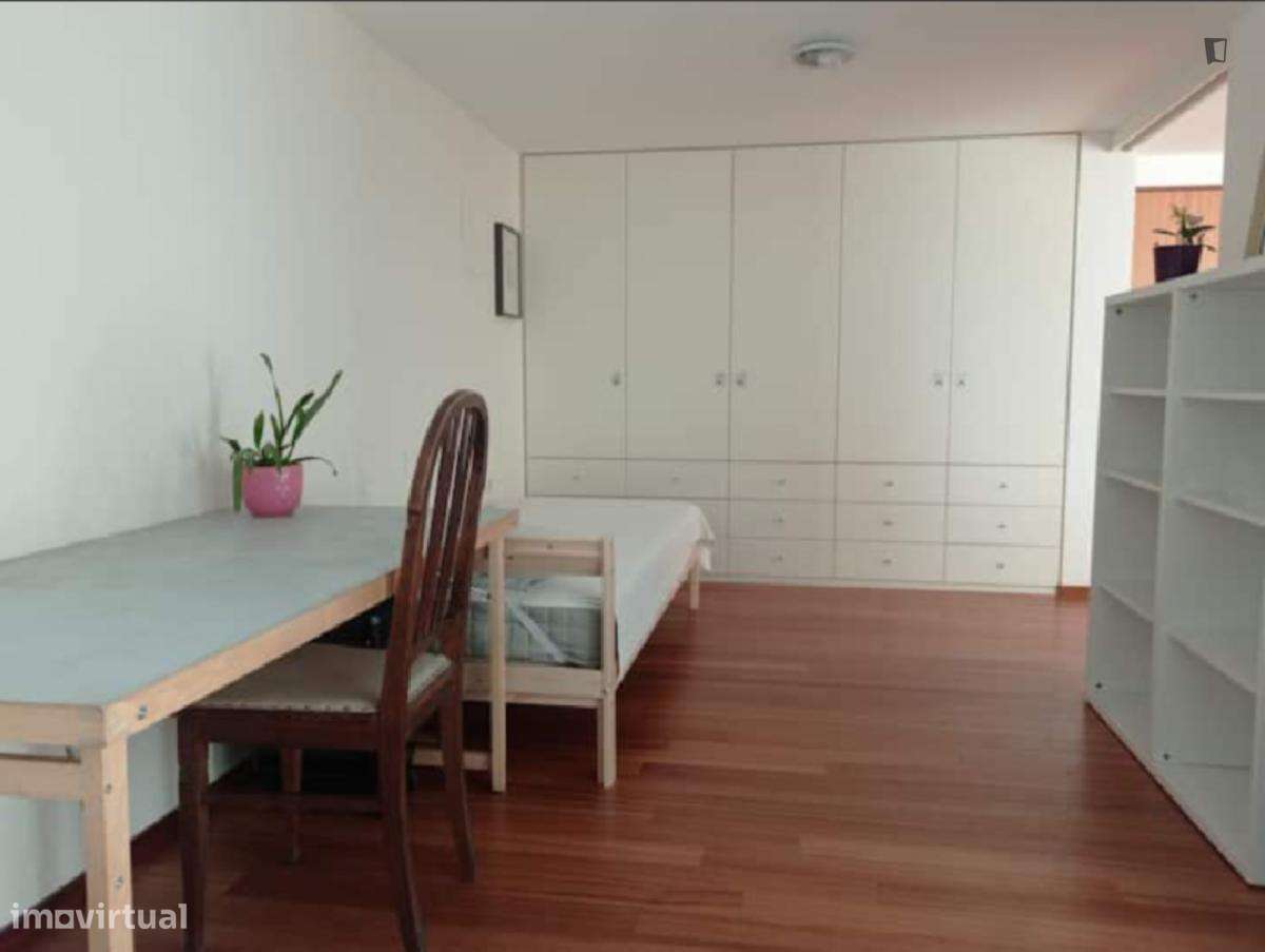 Quarto - localizado em Aldoar Porto - Grande imagem: 5/9