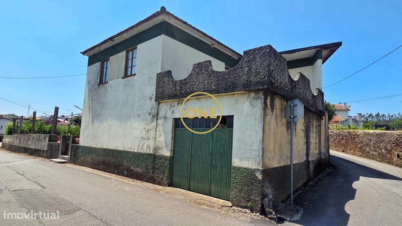 Moradia T4 para Restauro em Lousado com Projeto Aprovado-12