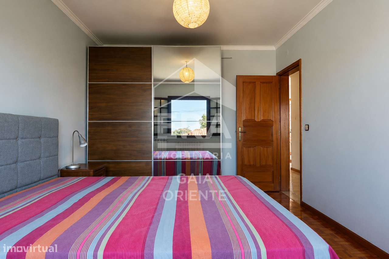 Moradia T4 Com Jardim e Garagem-18
