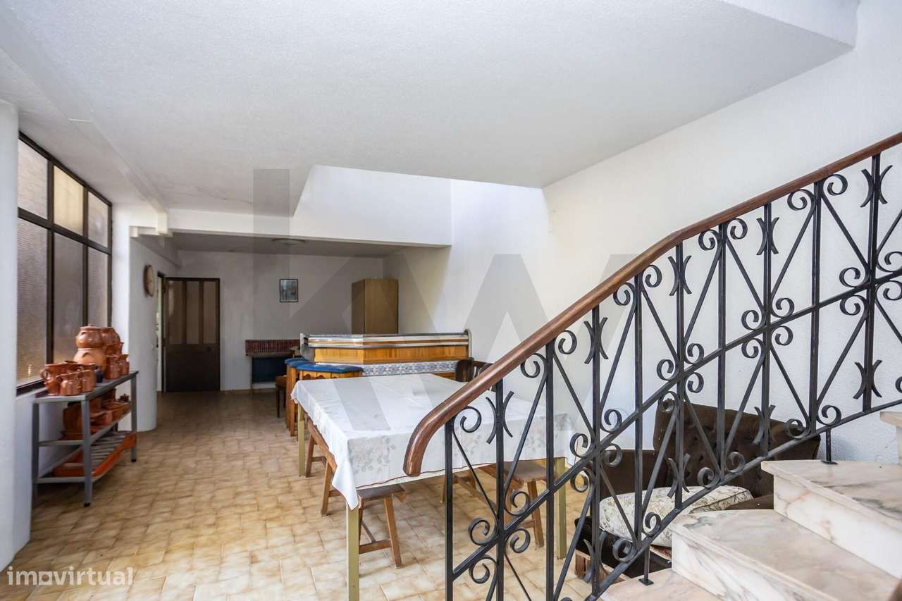 Fantástica Moradia T4 (10 Divisões) com Terreno de 869 m2 – Imenso Pot-27