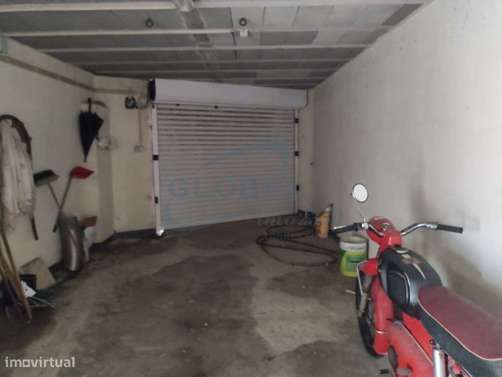 Moradia T5 com Grande Terreno Plano, Garagem, Anexos e Elevado Pote...-19