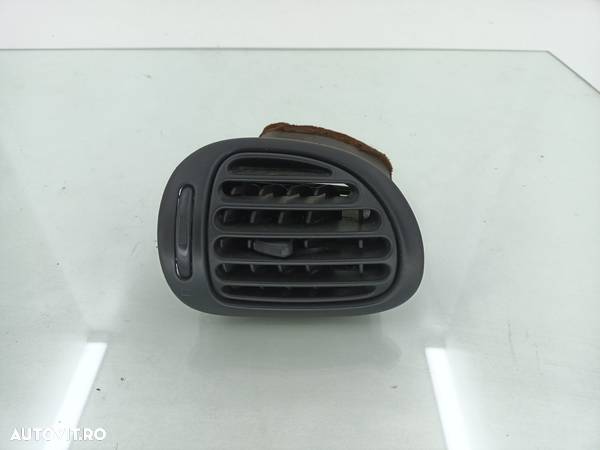 Grila aerisire stanga Peugeot 206 HFX  /  1.1i 1998-2007  9632184877 - 1