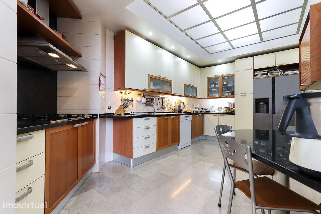 Apartamento T6 de charme no Areeiro - Grande imagem: 3/47