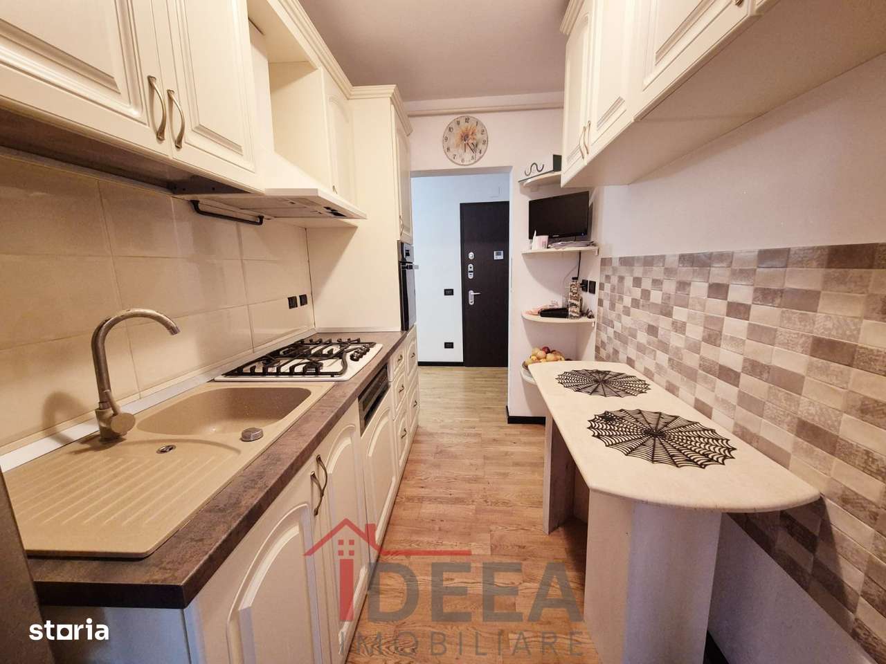 Apartament cu 3 camere, decomandat, ultracentral-17