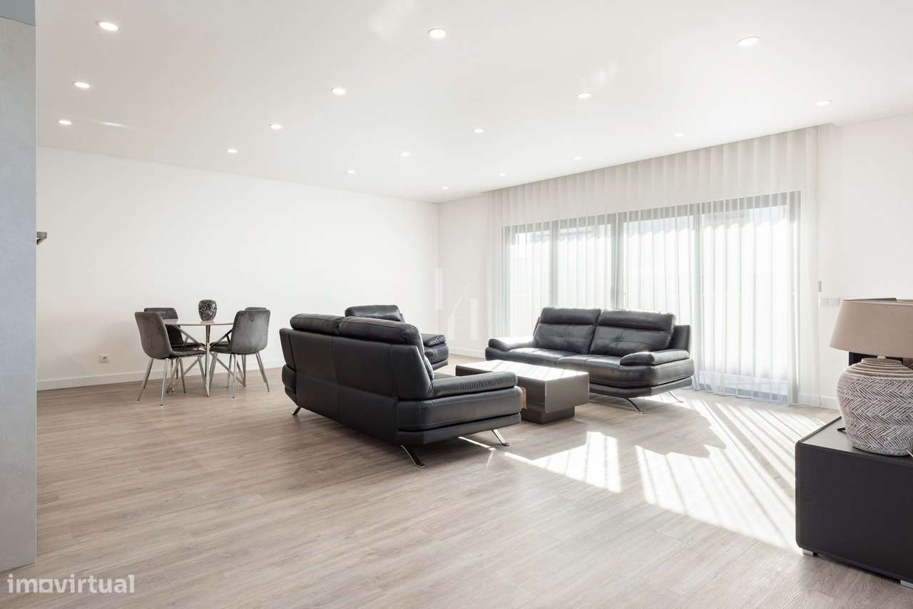 Moradia T3 em banda para venda com piscina privativa no Vale da Azinhe - Grande imagem: 4/25