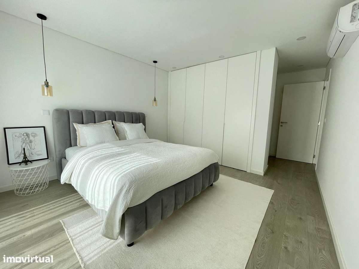 Nova construção, Apartamento T2, boas áreas, piscina, garagem, jardim. - Grande imagem: 4/23