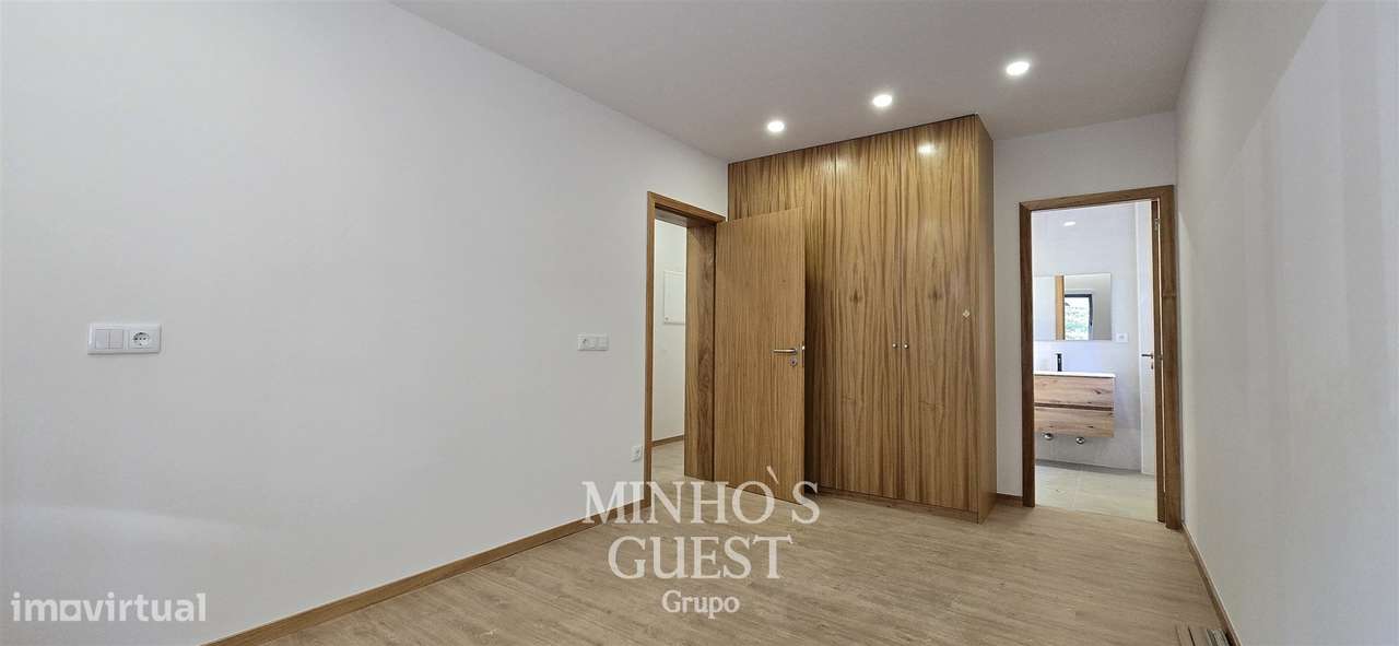 Apartamento T3 Novo c/ garagem no centro de Braga - Braga-12