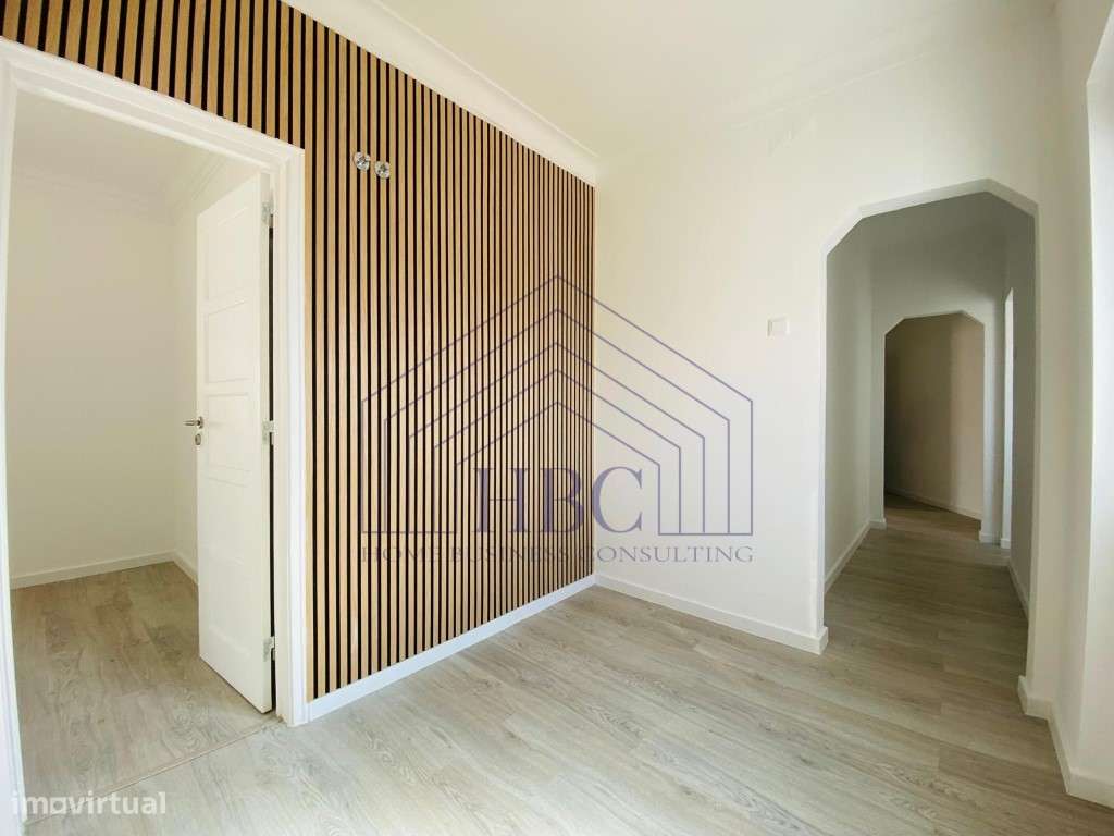 Apartamento T2 Transformado num Excelente T1 Remodelado com Vista R...-10
