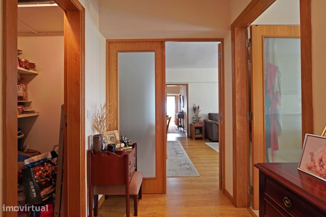 T3 com elevador junto às Portas de Benfica - Grande imagem: 5/31