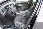 Volvo V60 2.0 D2 Momentum - 27