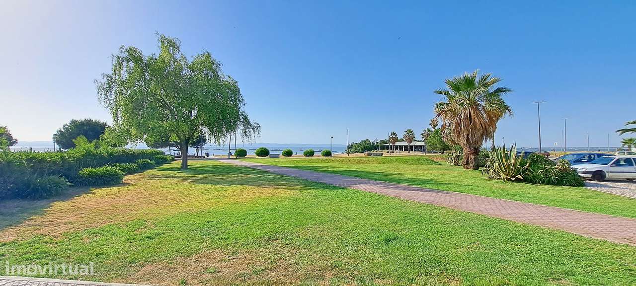 Apartamento T4  152m2 , Lugar estacionamento junto á praia  Alcochete.-21