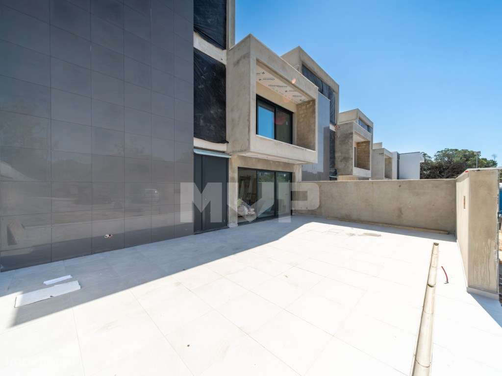 Moradias V3+1 com piscina | Gambelas - Design contemporâneo-5