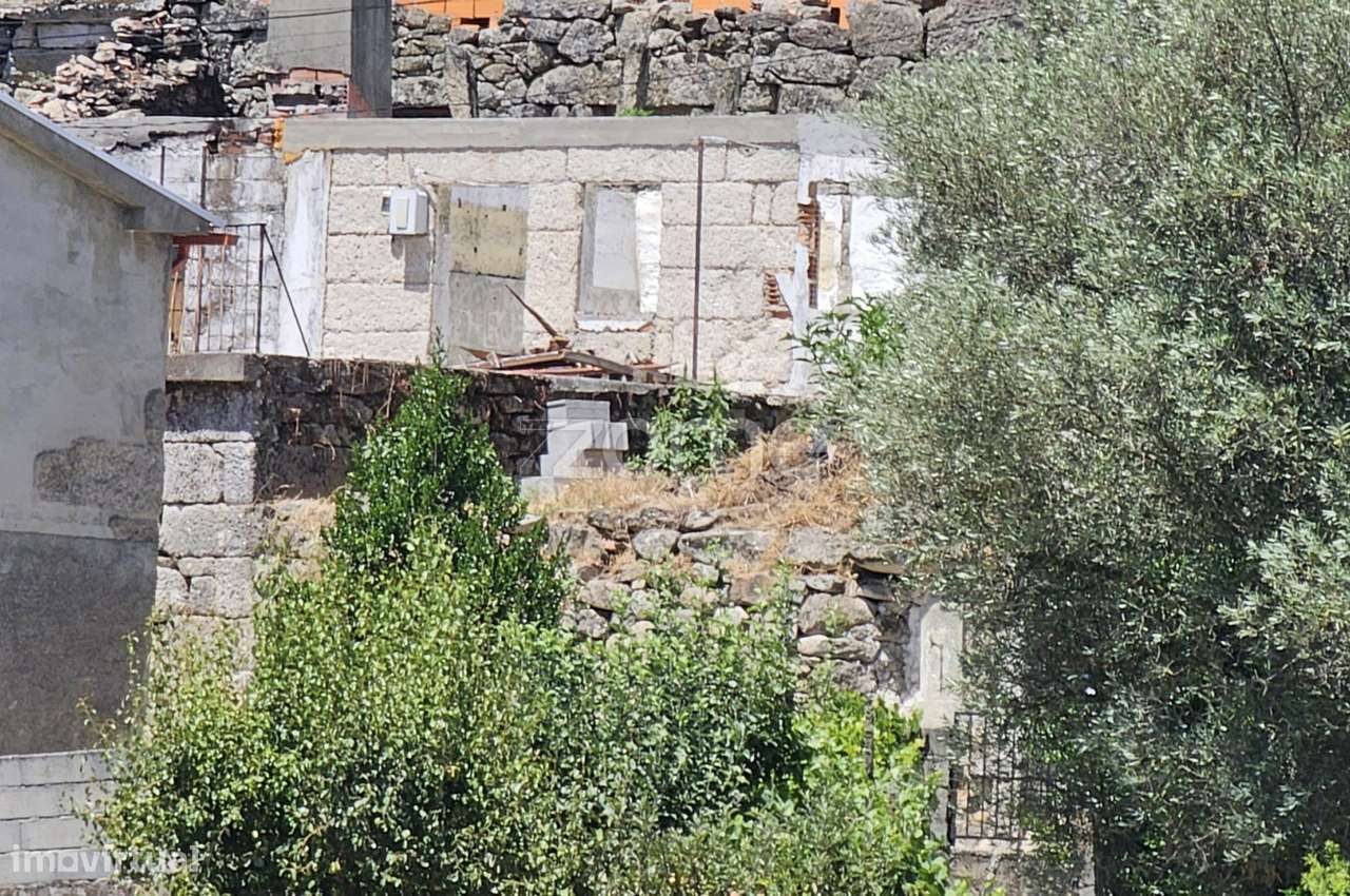 Moradia para reconstrução com quintal - Grande imagem: 3/9