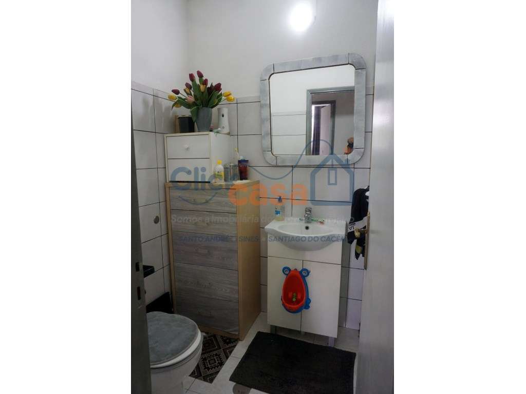 Apartamento T2 no Coração de Sines-10