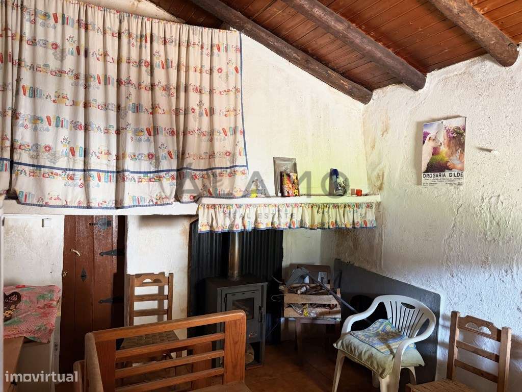 Oportunidade em Salir: Casa com Terreno Amplo e Anexo-6