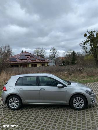 Volkswagen Golf - 6