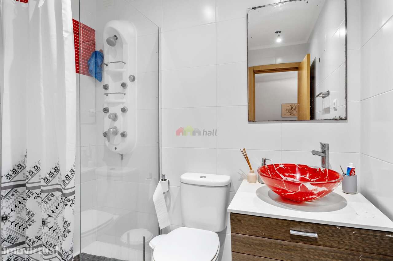 Apartamento T3 Renovado em Santo António da Charneca-19
