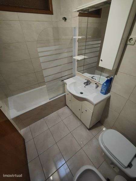 Arrenda-se T2 com escritório em São Mamede Infesta - Grande imagem: 5/8