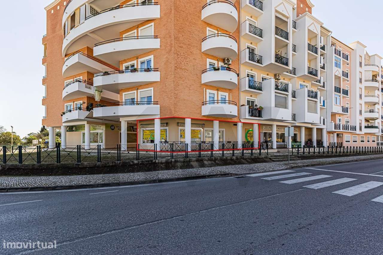 Loja na Quinta da Torre em Armação de Pêra - Grande imagem: 2/8