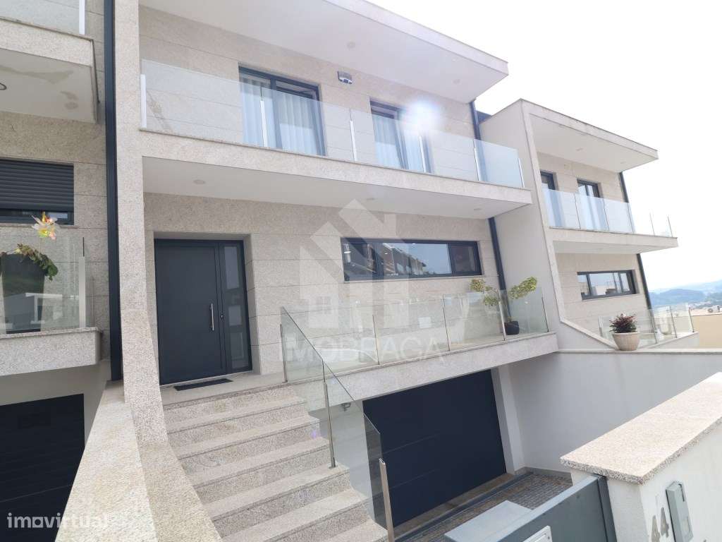 Venda Moradia Banda T3, em Esporões, Braga-49